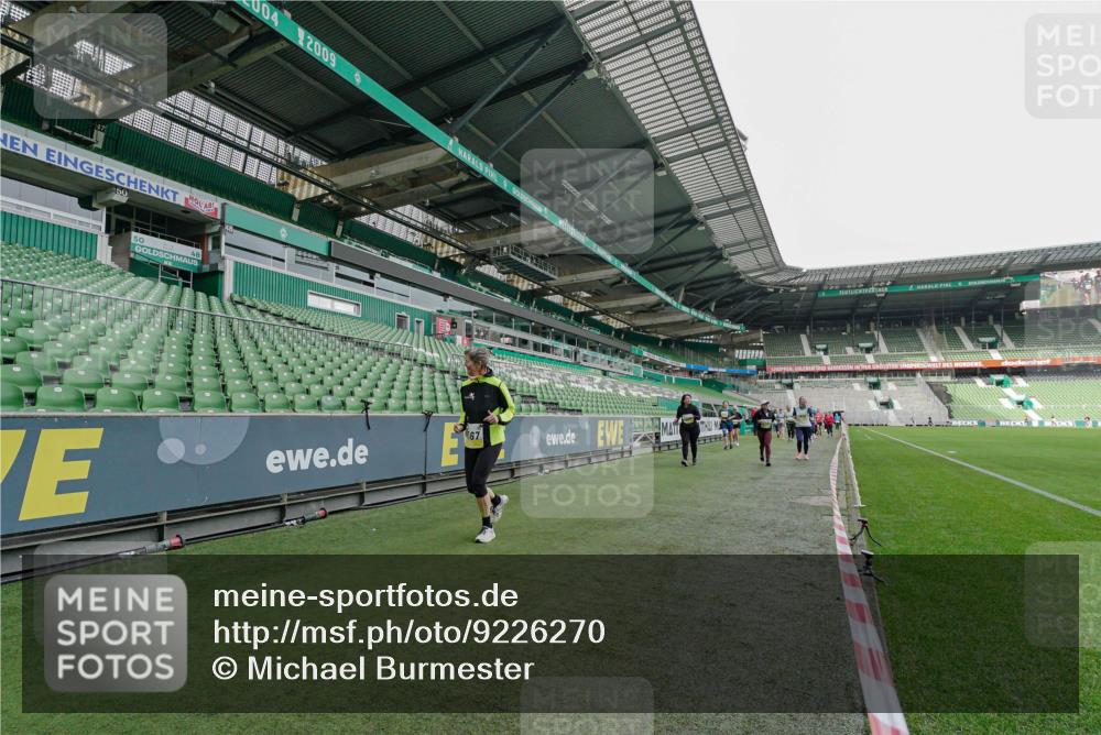 05.10.2025 - 20. swb-Marathon Bremen Michael Burmester http://msf.ph/oto/9226270 05.10.2025 10:44:58 Laufen im Stadion 7007, 7109, 7110, 8476, 8844, 9012, 9242, 9264, 9303, 9342, 9441, 9479, 9567, 9572, 9631, 9667, 9756, 9767, 9768, 9899, 9948, 9970, 10114, 10115, 10190, 10273, 10282, 10292, 10339, 10340, 10379, 10622, 10647, 10665, 10671, 10752, 10808, 10842, 10846, 10957, 10984, 11060, 11072, 11085, 11117, 11118, 11139, 11252, 11264, 11293, 11367, 11375, 11378, 11385, 11407, 11448, 11544, 11557, 11568, 11635, 9373, 9374, 9453, 10355, 10364, 11318, 11560 meine-sportfotos.de