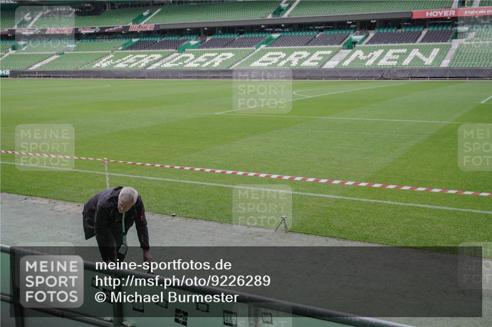 05.10.2025 - 20. swb-Marathon Bremen Michael Burmester http://msf.ph/oto/9226289 05.10.2025 10:09:08 Laufen im Stadion  meine-sportfotos.de