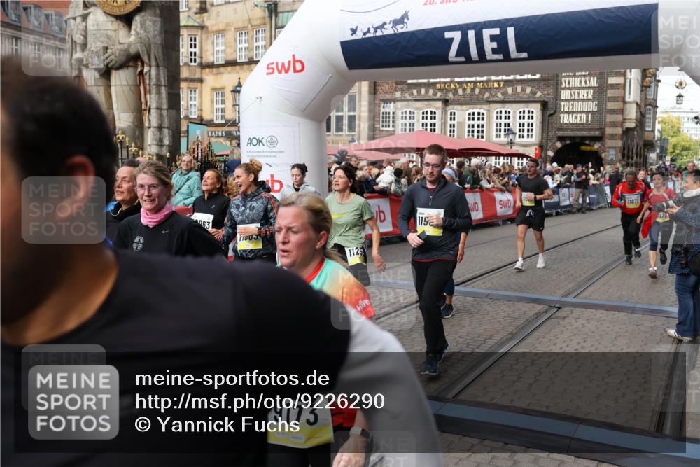 05.10.2025 - 20. swb-Marathon Bremen Yannick Fuchs http://msf.ph/oto/9226290 05.10.2025 11:00:40 Ziel 7178, 7215, 9173, 9177, 9271, 9531, 10063, 10071, 10079, 10217, 10930, 11003, 11071, 11255, 11511, 11534, 11595, 11610, 11619 meine-sportfotos.de