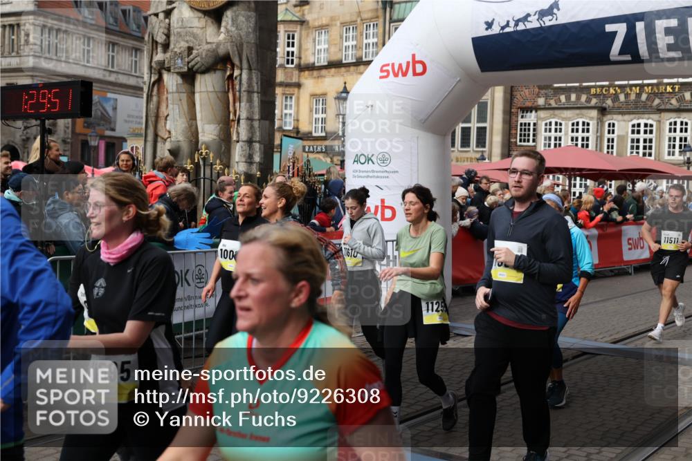 05.10.2025 - 20. swb-Marathon Bremen Yannick Fuchs http://msf.ph/oto/9226308 05.10.2025 11:00:41 Ziel 7178, 9173, 9177, 9271, 9531, 10063, 10071, 10079, 10930, 11003, 11071, 11162, 11255, 11511, 11534, 11595, 11610, 11619 meine-sportfotos.de