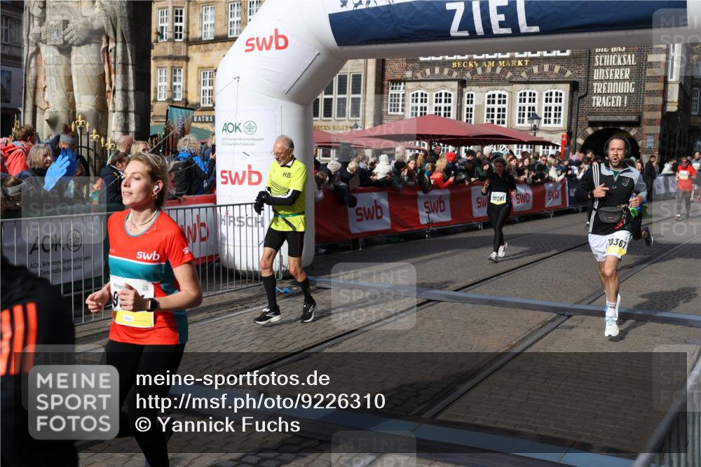 05.10.2025 - 20. swb-Marathon Bremen Yannick Fuchs http://msf.ph/oto/9226310 05.10.2025 10:57:28 Ziel 7101, 9260, 9292, 9450, 9489, 9550, 9844, 9947, 10169, 10281, 10367, 10645, 10657, 11015, 11596 meine-sportfotos.de