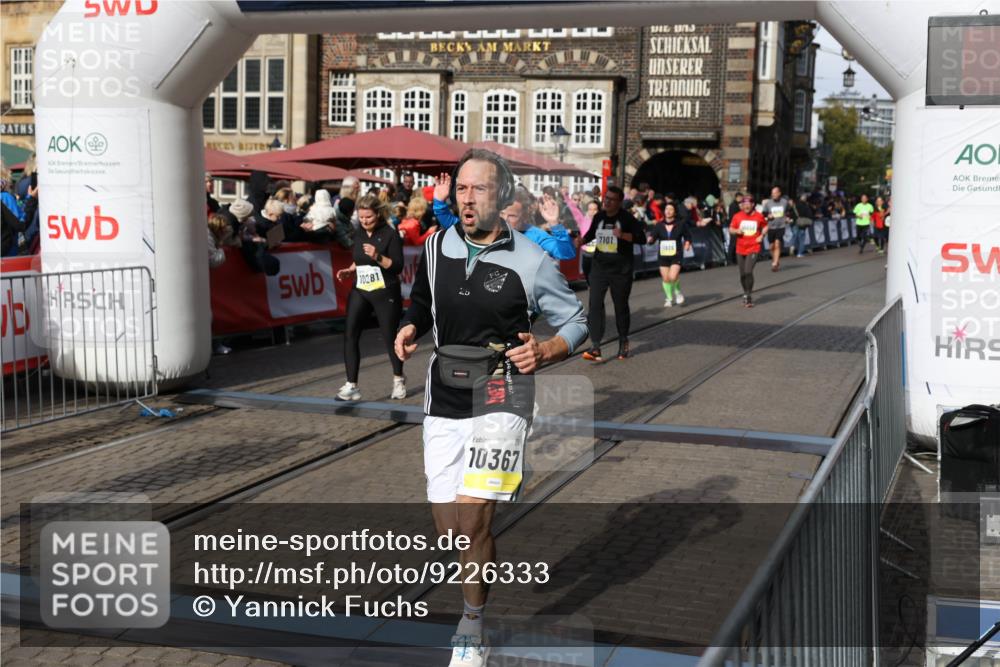 05.10.2025 - 20. swb-Marathon Bremen Yannick Fuchs http://msf.ph/oto/9226333 05.10.2025 10:57:29 Ziel 7101, 9260, 9292, 9450, 9489, 9550, 9844, 9947, 10169, 10281, 10367, 10645, 10657, 10950, 11015, 11596, 11606 meine-sportfotos.de