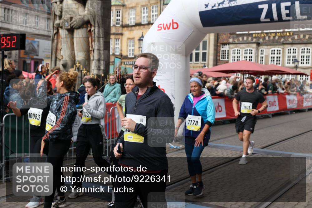 05.10.2025 - 20. swb-Marathon Bremen Yannick Fuchs http://msf.ph/oto/9226341 05.10.2025 11:00:42 Ziel 7178, 9177, 9271, 9531, 10063, 10071, 10079, 11003, 11071, 11162, 11255, 11511, 11534, 11595, 11610, 11619 meine-sportfotos.de