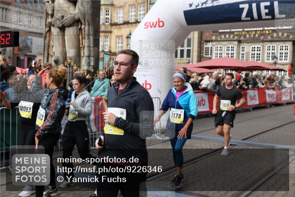 05.10.2025 - 20. swb-Marathon Bremen Yannick Fuchs http://msf.ph/oto/9226346 05.10.2025 11:00:42 Ziel 7178, 9177, 9271, 9531, 10063, 10071, 10079, 11003, 11071, 11162, 11255, 11511, 11534, 11595, 11610, 11619 meine-sportfotos.de