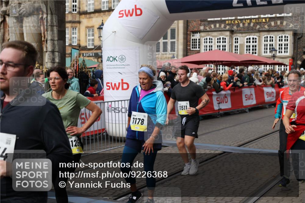 05.10.2025 - 20. swb-Marathon Bremen Yannick Fuchs http://msf.ph/oto/9226368 05.10.2025 11:00:42 Ziel 7178, 9177, 9271, 9531, 10063, 10071, 10079, 11003, 11071, 11162, 11255, 11511, 11534, 11595, 11610, 11619 meine-sportfotos.de