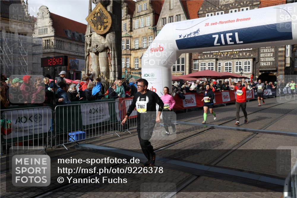 05.10.2025 - 20. swb-Marathon Bremen Yannick Fuchs http://msf.ph/oto/9226378 05.10.2025 10:57:32 Ziel 7101, 9215, 9260, 9292, 9450, 9550, 9844, 10169, 10281, 10367, 10645, 10950, 11606 meine-sportfotos.de