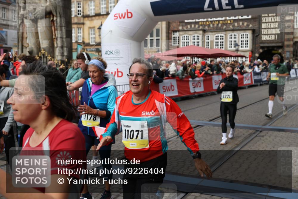 05.10.2025 - 20. swb-Marathon Bremen Yannick Fuchs http://msf.ph/oto/9226404 05.10.2025 11:00:43 Ziel 7178, 9177, 9271, 9531, 10063, 10071, 10079, 10518, 11003, 11071, 11162, 11255, 11511, 11534, 11595, 11610, 11619 meine-sportfotos.de