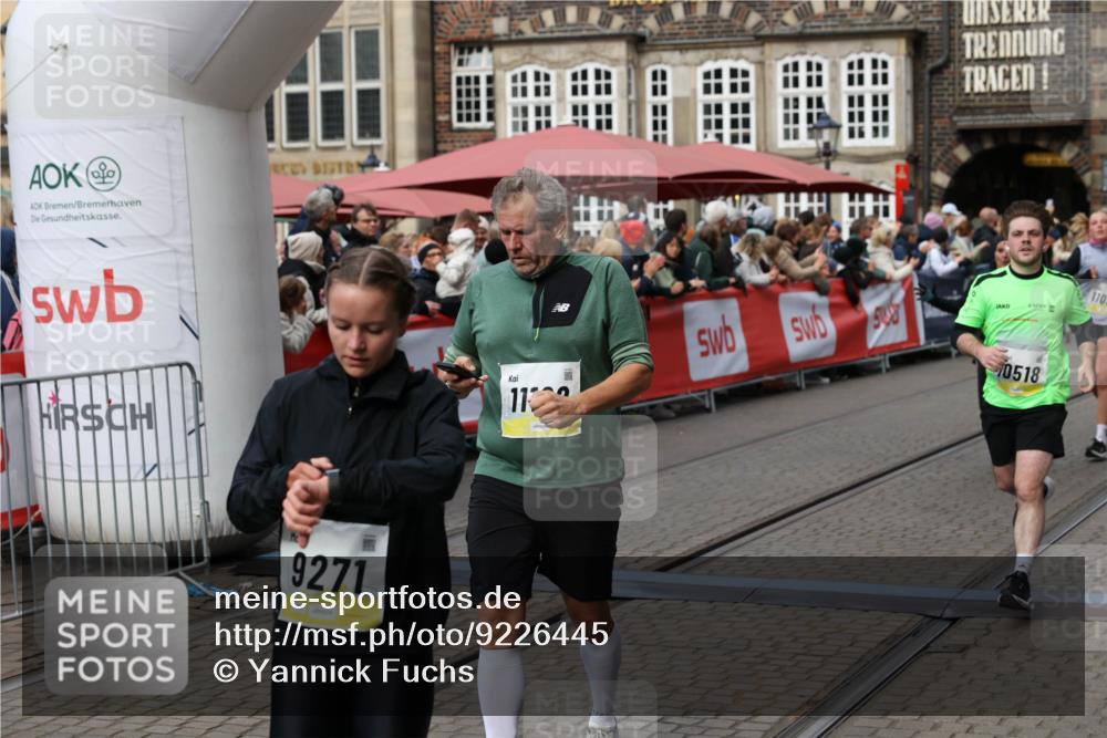 05.10.2025 - 20. swb-Marathon Bremen Yannick Fuchs http://msf.ph/oto/9226445 05.10.2025 11:00:46 Ziel 7178, 9271, 9272, 9858, 10079, 10518, 11034, 11071, 11162, 11255, 11511, 11610 meine-sportfotos.de