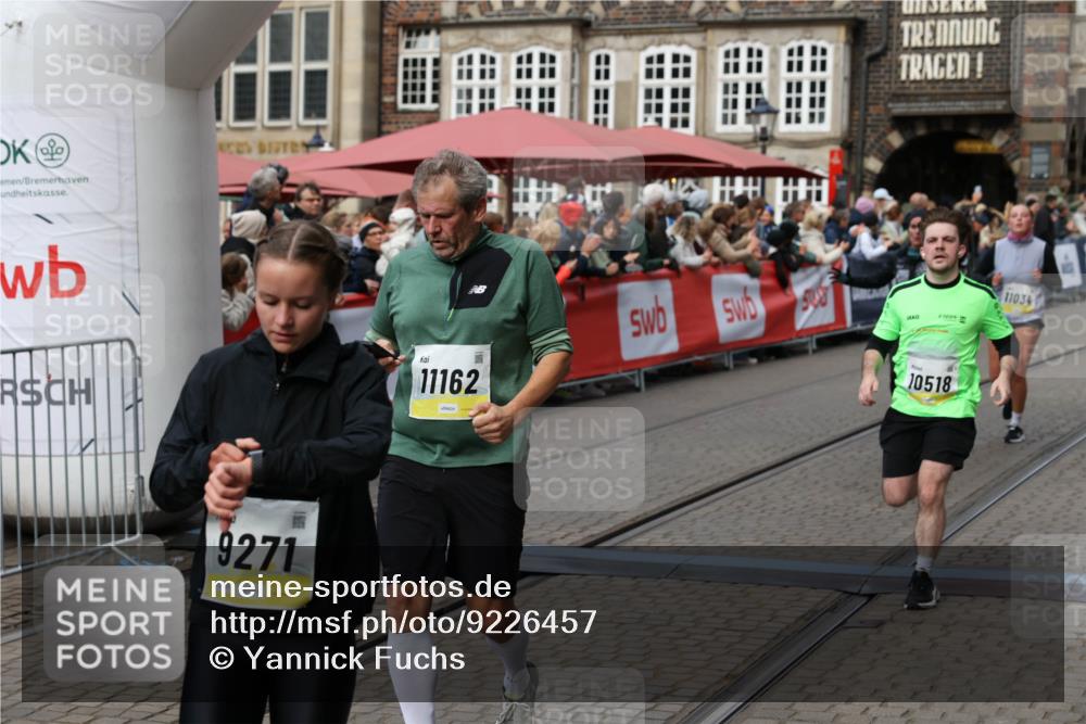 05.10.2025 - 20. swb-Marathon Bremen Yannick Fuchs http://msf.ph/oto/9226457 05.10.2025 11:00:46 Ziel 7178, 9271, 9272, 9858, 10079, 10518, 11034, 11071, 11162, 11255, 11511, 11610 meine-sportfotos.de