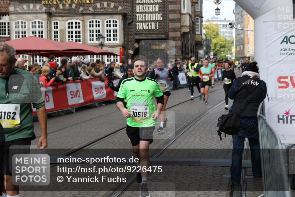 05.10.2025 - 20. swb-Marathon Bremen Yannick Fuchs http://msf.ph/oto/9226475 05.10.2025 11:00:47 Ziel 9271, 9272, 9858, 10079, 10518, 10872, 11034, 11071, 11162, 11511 meine-sportfotos.de