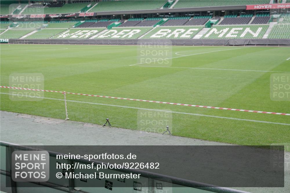 05.10.2025 - 20. swb-Marathon Bremen Michael Burmester http://msf.ph/oto/9226482 05.10.2025 10:10:45 Laufen im Stadion  meine-sportfotos.de