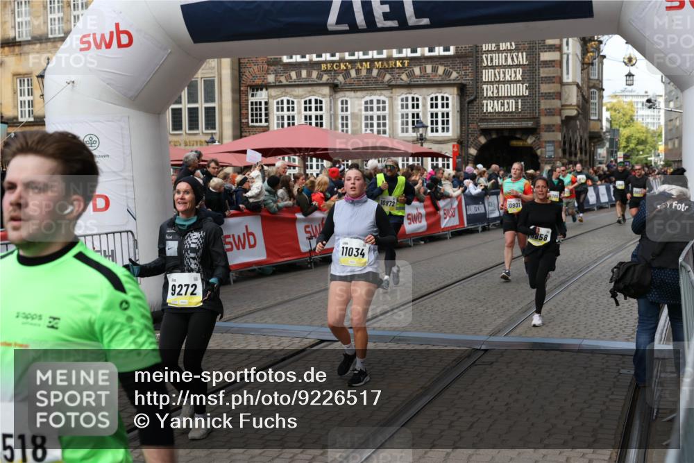 05.10.2025 - 20. swb-Marathon Bremen Yannick Fuchs http://msf.ph/oto/9226517 05.10.2025 11:00:49 Ziel 9271, 9272, 9858, 10518, 10872, 10901, 11034, 11162 meine-sportfotos.de