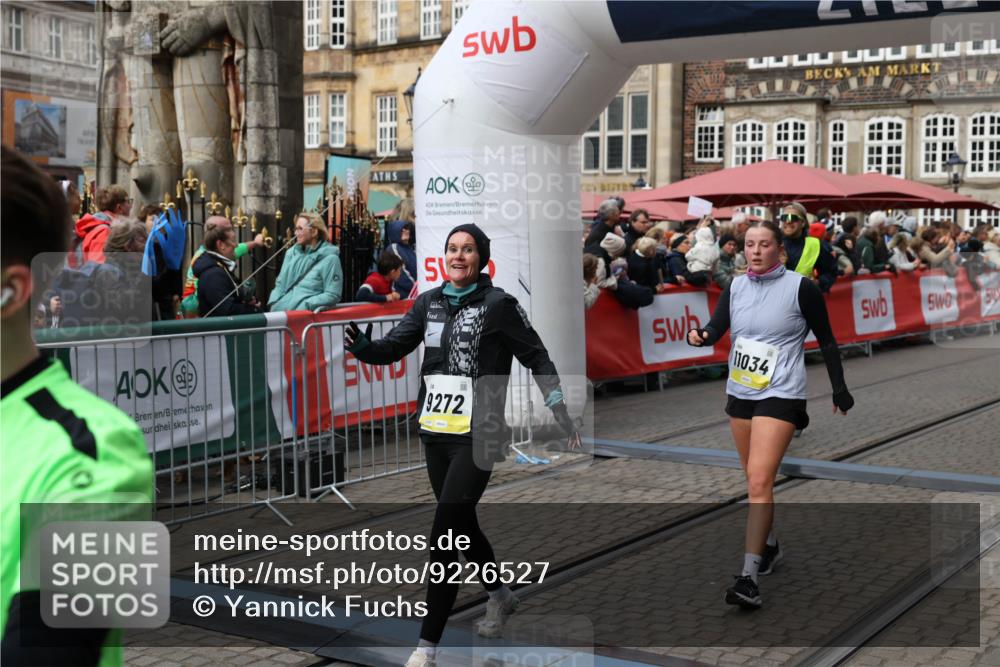 05.10.2025 - 20. swb-Marathon Bremen Yannick Fuchs http://msf.ph/oto/9226527 05.10.2025 11:00:50 Ziel 9272, 9327, 9389, 9827, 9858, 10518, 10872, 10901, 11034, 11162 meine-sportfotos.de