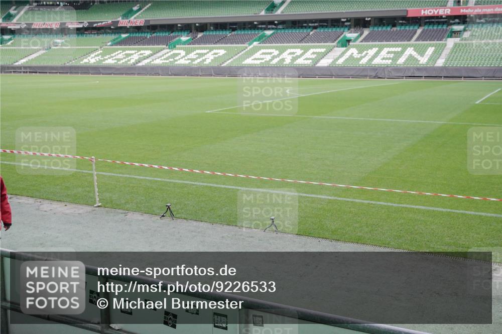 05.10.2025 - 20. swb-Marathon Bremen Michael Burmester http://msf.ph/oto/9226533 05.10.2025 10:13:22 Laufen im Stadion  meine-sportfotos.de