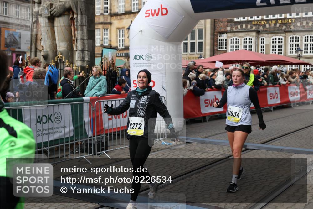 05.10.2025 - 20. swb-Marathon Bremen Yannick Fuchs http://msf.ph/oto/9226534 05.10.2025 11:00:50 Ziel 9272, 9327, 9389, 9827, 9858, 10518, 10872, 10901, 11034, 11162 meine-sportfotos.de