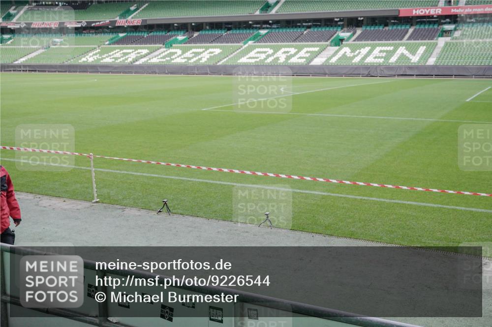 05.10.2025 - 20. swb-Marathon Bremen Michael Burmester http://msf.ph/oto/9226544 05.10.2025 10:13:22 Laufen im Stadion  meine-sportfotos.de