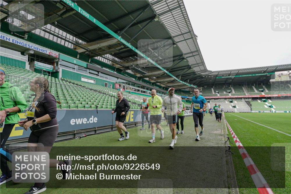 05.10.2025 - 20. swb-Marathon Bremen Michael Burmester http://msf.ph/oto/9226549 05.10.2025 10:46:23 Laufen im Stadion 7014, 7410, 9301, 9420, 9465, 9643, 9695, 9818, 9838, 9869, 9891, 9959, 10023, 10083, 10220, 10312, 10450, 10465, 10496, 10564, 10575, 10721, 10736, 10756, 10759, 10832, 10949, 10976, 10994, 11008, 11020, 11029, 11036, 11068, 11082, 11107, 11182, 11332, 11358, 11438, 11555, 11652, 11653, 9203, 10186, 10201, 10472, 10602, 10728, 11020 meine-sportfotos.de