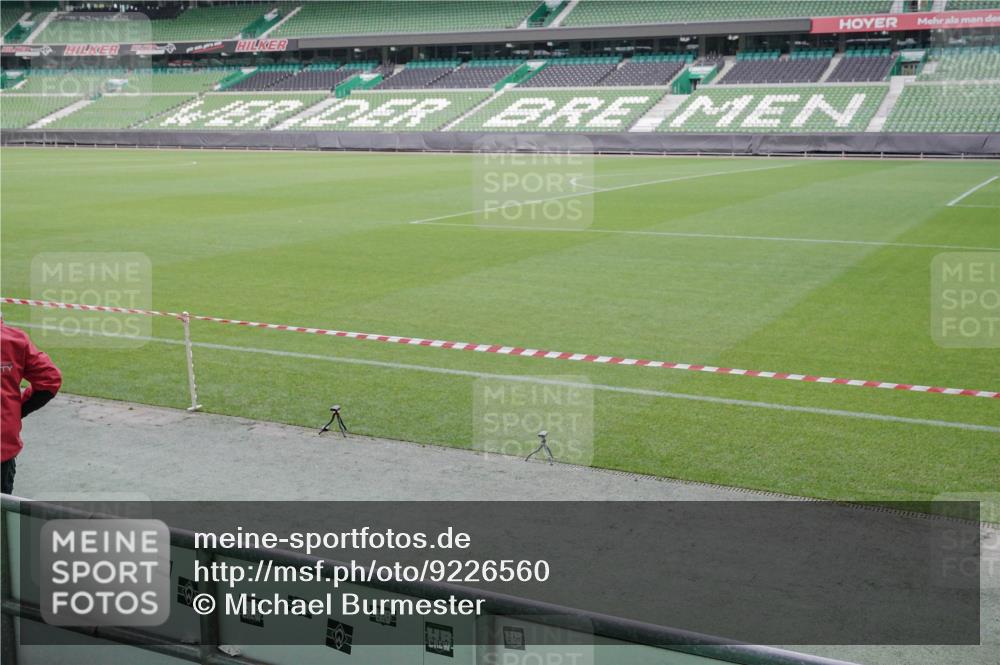 05.10.2025 - 20. swb-Marathon Bremen Michael Burmester http://msf.ph/oto/9226560 05.10.2025 10:13:54 Laufen im Stadion  meine-sportfotos.de