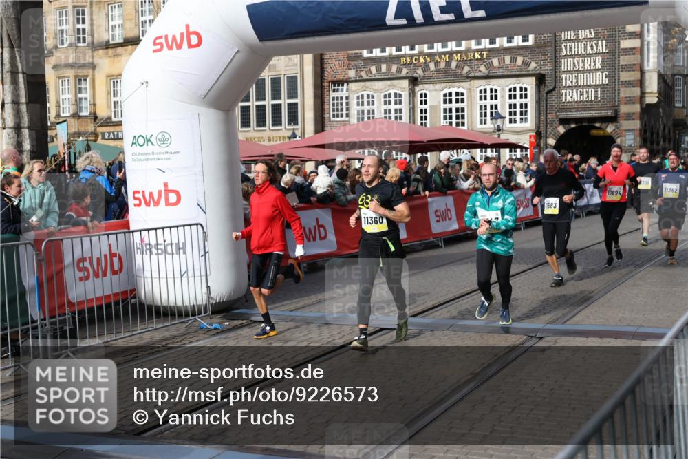 05.10.2025 - 20. swb-Marathon Bremen Yannick Fuchs http://msf.ph/oto/9226573 05.10.2025 10:57:42 Ziel 9000, 9215, 9309, 9625, 9747, 9904, 9914, 9962, 10139, 10694, 10739, 10754, 11352, 11360, 11583 meine-sportfotos.de