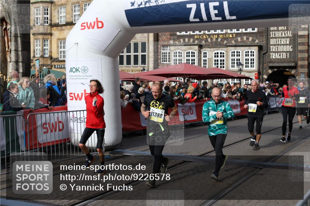 05.10.2025 - 20. swb-Marathon Bremen Yannick Fuchs http://msf.ph/oto/9226578 05.10.2025 10:57:42 Ziel 9000, 9215, 9309, 9625, 9747, 9904, 9914, 9962, 10139, 10694, 10739, 10754, 11352, 11360, 11583 meine-sportfotos.de