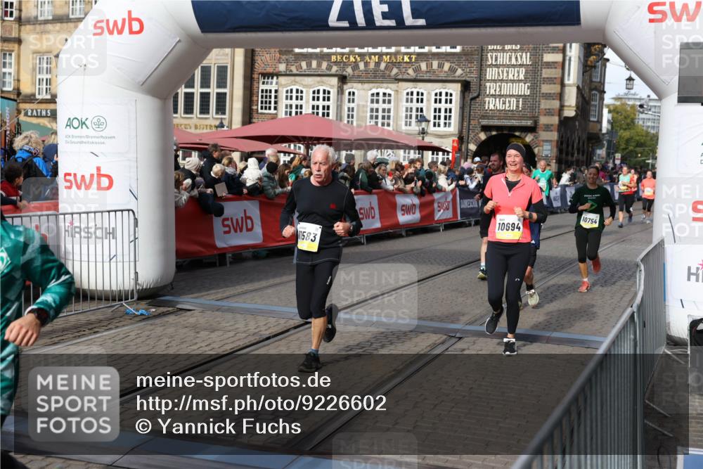 05.10.2025 - 20. swb-Marathon Bremen Yannick Fuchs http://msf.ph/oto/9226602 05.10.2025 10:57:44 Ziel 9309, 9625, 9747, 9904, 9914, 9962, 10139, 10694, 10739, 10754, 11352, 11360, 11583 meine-sportfotos.de