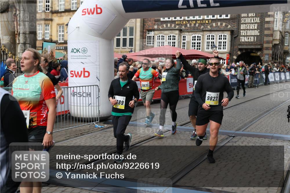 05.10.2025 - 20. swb-Marathon Bremen Yannick Fuchs http://msf.ph/oto/9226619 05.10.2025 11:00:55 Ziel 9327, 9389, 9827, 9858, 10182, 10571, 10690, 10872, 10901, 11034, 11155 meine-sportfotos.de