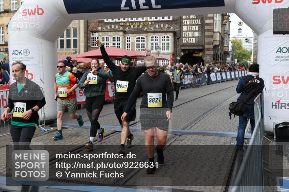 05.10.2025 - 20. swb-Marathon Bremen Yannick Fuchs http://msf.ph/oto/9226631 05.10.2025 11:00:55 Ziel 9327, 9389, 9827, 9858, 10182, 10571, 10690, 10872, 10901, 11034, 11155 meine-sportfotos.de
