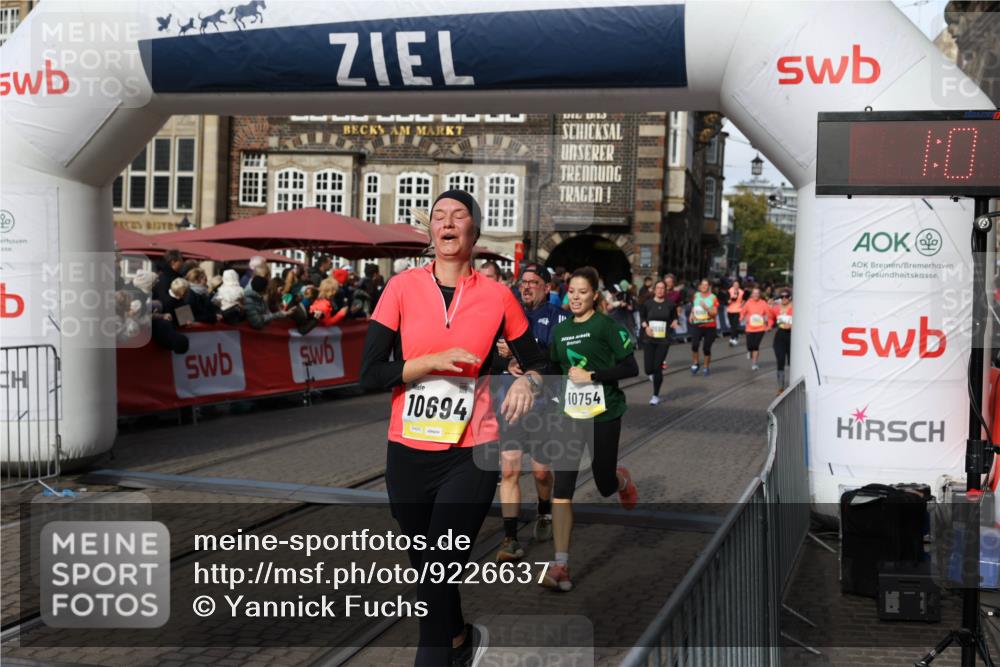 05.10.2025 - 20. swb-Marathon Bremen Yannick Fuchs http://msf.ph/oto/9226637 05.10.2025 10:57:45 Ziel 9309, 9372, 9585, 9625, 9747, 9904, 9914, 9943, 9962, 10139, 10250, 10555, 10694, 10739, 10754, 11352, 11360, 11583 meine-sportfotos.de