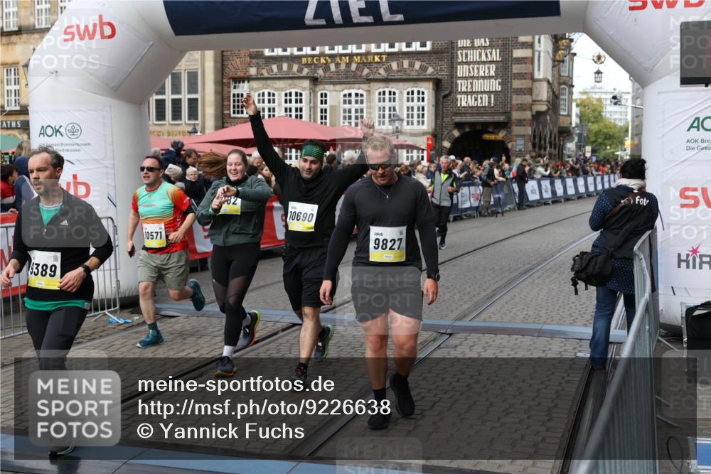05.10.2025 - 20. swb-Marathon Bremen Yannick Fuchs http://msf.ph/oto/9226638 05.10.2025 11:00:55 Ziel 9327, 9389, 9827, 9858, 10182, 10571, 10690, 10872, 10901, 11034, 11155 meine-sportfotos.de