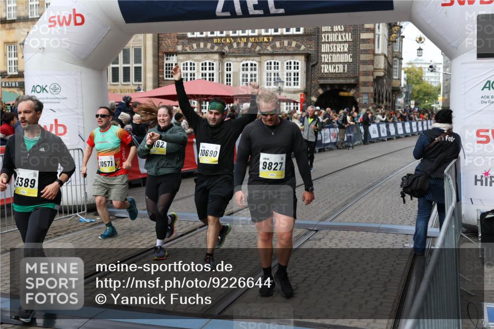 05.10.2025 - 20. swb-Marathon Bremen Yannick Fuchs http://msf.ph/oto/9226644 05.10.2025 11:00:55 Ziel 9327, 9389, 9827, 9858, 10182, 10571, 10690, 10872, 10901, 11034, 11155 meine-sportfotos.de