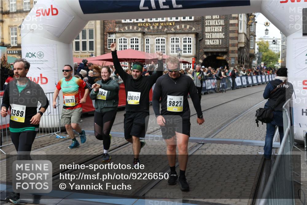 05.10.2025 - 20. swb-Marathon Bremen Yannick Fuchs http://msf.ph/oto/9226650 05.10.2025 11:00:55 Ziel 9327, 9389, 9827, 9858, 10182, 10571, 10690, 10872, 10901, 11034, 11155 meine-sportfotos.de