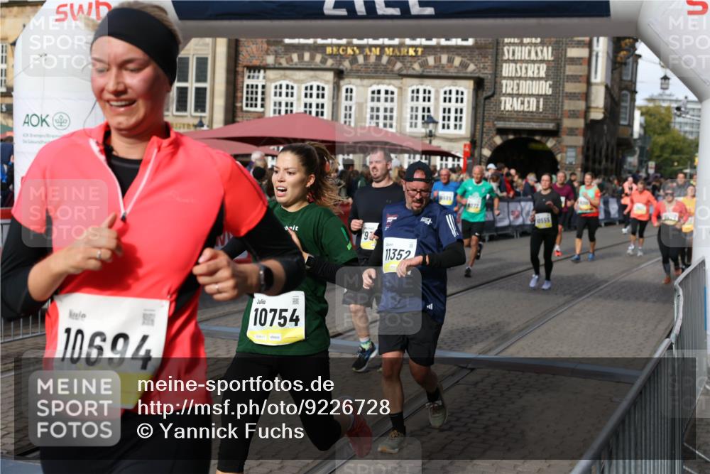 05.10.2025 - 20. swb-Marathon Bremen Yannick Fuchs http://msf.ph/oto/9226728 05.10.2025 10:57:46 Ziel 9309, 9372, 9585, 9747, 9904, 9914, 9943, 9962, 10225, 10250, 10329, 10555, 10694, 10739, 10754, 11352, 11360, 11583 meine-sportfotos.de