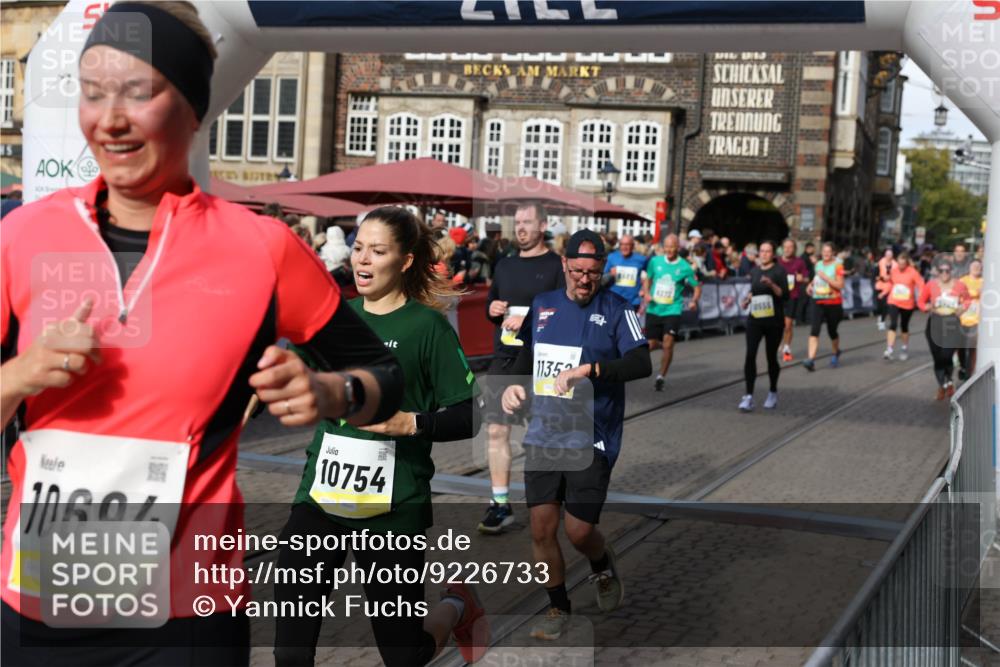 05.10.2025 - 20. swb-Marathon Bremen Yannick Fuchs http://msf.ph/oto/9226733 05.10.2025 10:57:46 Ziel 9309, 9372, 9585, 9747, 9904, 9914, 9943, 9962, 10225, 10250, 10329, 10555, 10694, 10739, 10754, 11352, 11360, 11583 meine-sportfotos.de