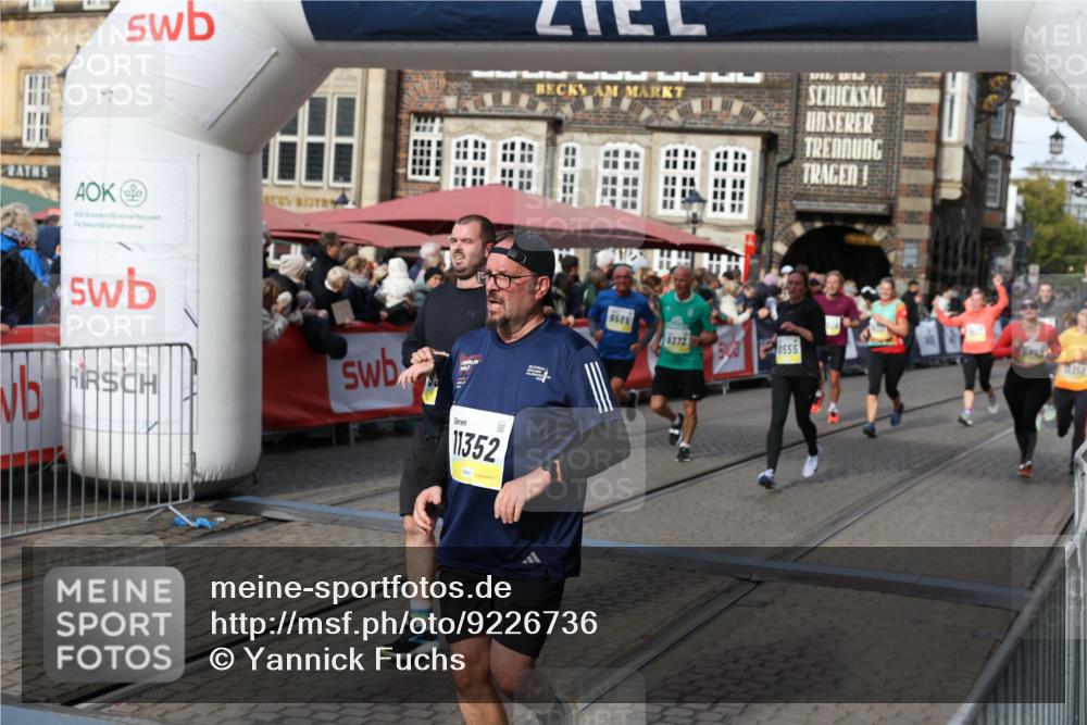 05.10.2025 - 20. swb-Marathon Bremen Yannick Fuchs http://msf.ph/oto/9226736 05.10.2025 10:57:47 Ziel 9309, 9372, 9585, 9747, 9943, 10225, 10250, 10329, 10555, 10694, 10739, 10754, 11352, 11360, 11520, 11521, 11583 meine-sportfotos.de
