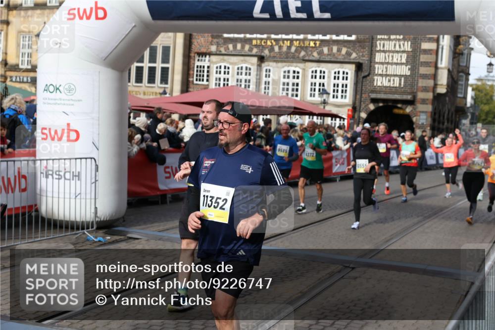 05.10.2025 - 20. swb-Marathon Bremen Yannick Fuchs http://msf.ph/oto/9226747 05.10.2025 10:57:47 Ziel 9309, 9372, 9585, 9747, 9943, 10225, 10250, 10329, 10555, 10694, 10739, 10754, 11352, 11360, 11520, 11521, 11583 meine-sportfotos.de