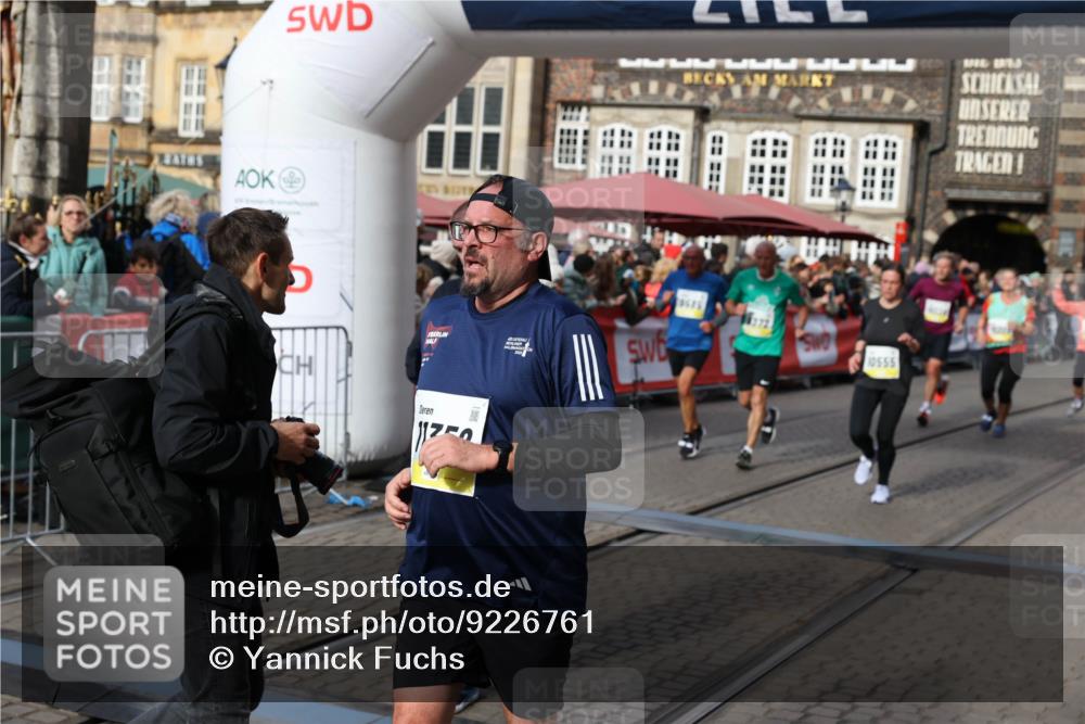 05.10.2025 - 20. swb-Marathon Bremen Yannick Fuchs http://msf.ph/oto/9226761 05.10.2025 10:57:47 Ziel 9309, 9372, 9585, 9747, 9943, 10225, 10250, 10329, 10555, 10694, 10739, 10754, 11352, 11360, 11520, 11521, 11583 meine-sportfotos.de