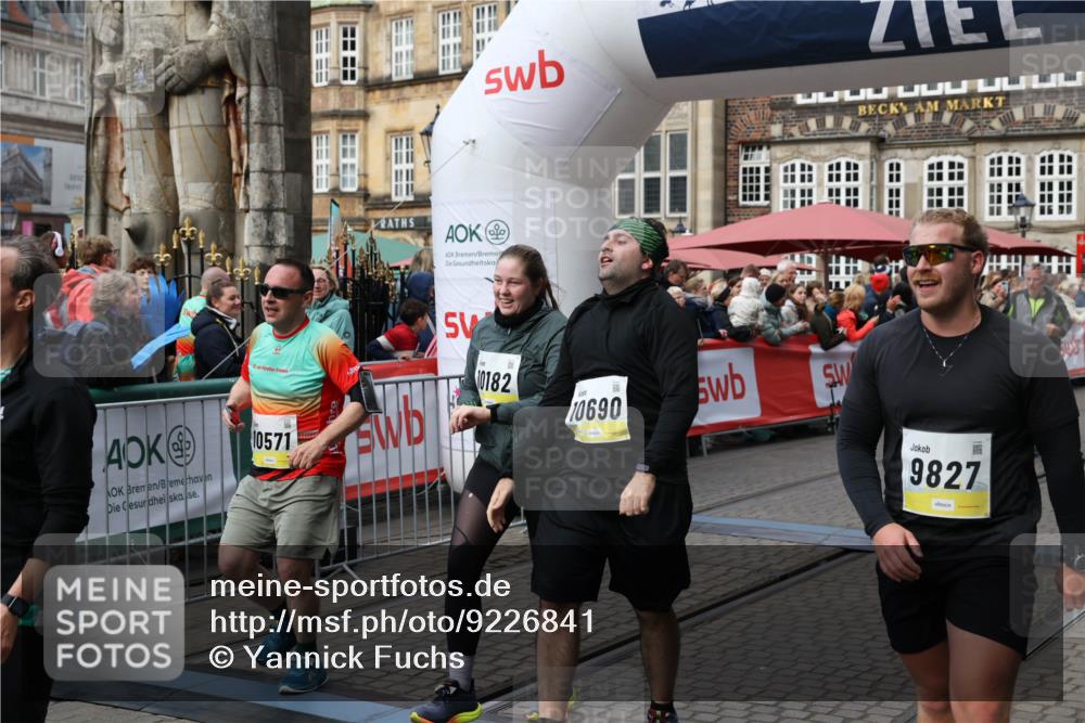 05.10.2025 - 20. swb-Marathon Bremen Yannick Fuchs http://msf.ph/oto/9226841 05.10.2025 11:00:56 Ziel 9327, 9389, 9827, 9858, 10182, 10571, 10690, 10872, 10901, 11155 meine-sportfotos.de