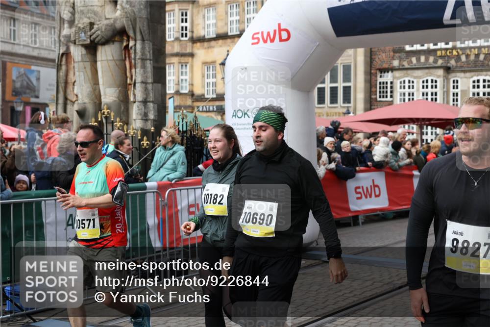 05.10.2025 - 20. swb-Marathon Bremen Yannick Fuchs http://msf.ph/oto/9226844 05.10.2025 11:00:57 Ziel 9327, 9389, 9827, 10182, 10571, 10690, 10872, 10901, 11155 meine-sportfotos.de