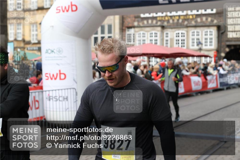 05.10.2025 - 20. swb-Marathon Bremen Yannick Fuchs http://msf.ph/oto/9226863 05.10.2025 11:00:58 Ziel 9327, 9389, 9827, 10182, 10571, 10690, 10901, 11155 meine-sportfotos.de
