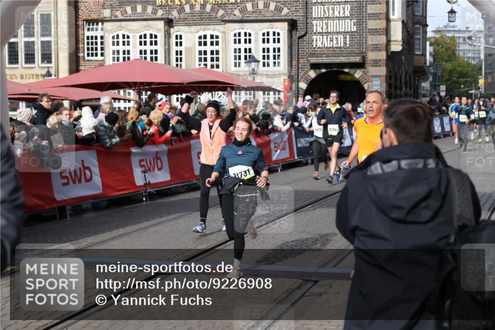 05.10.2025 - 20. swb-Marathon Bremen Yannick Fuchs http://msf.ph/oto/9226908 05.10.2025 10:57:53 Ziel 9372, 9585, 9943, 9979, 10225, 10250, 10329, 10341, 10555, 10890, 11457, 11520, 11521, 11575, 11731, 11744 meine-sportfotos.de