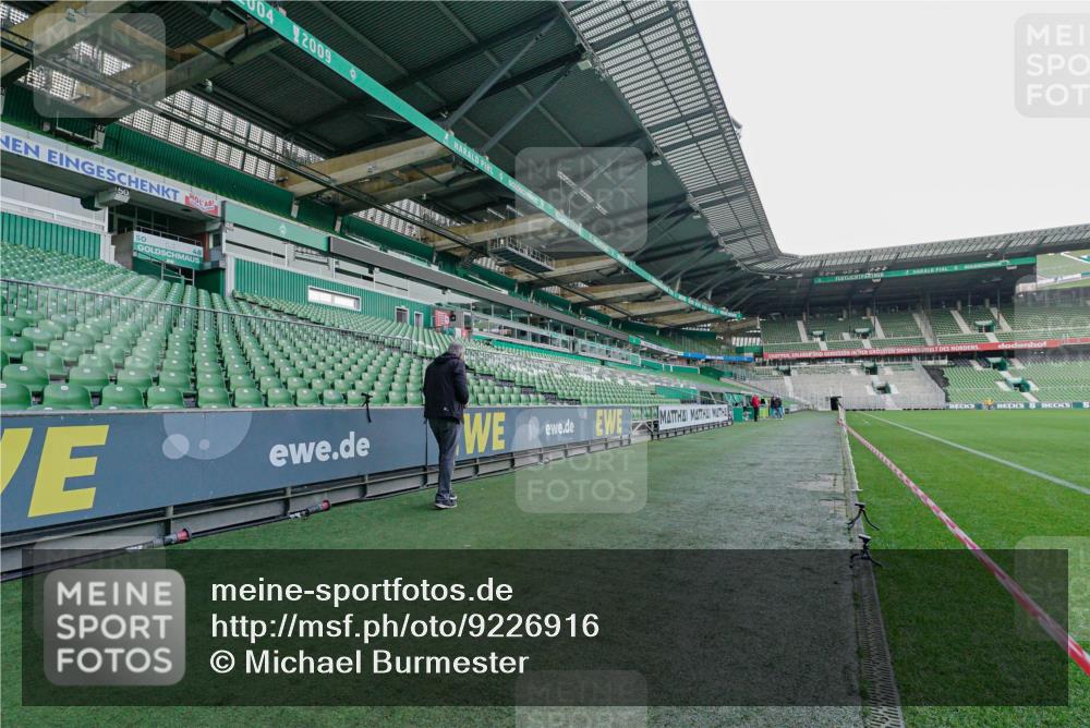 05.10.2025 - 20. swb-Marathon Bremen Michael Burmester http://msf.ph/oto/9226916 05.10.2025 10:59:35 Laufen im Stadion 9376, 10528, 11302 meine-sportfotos.de