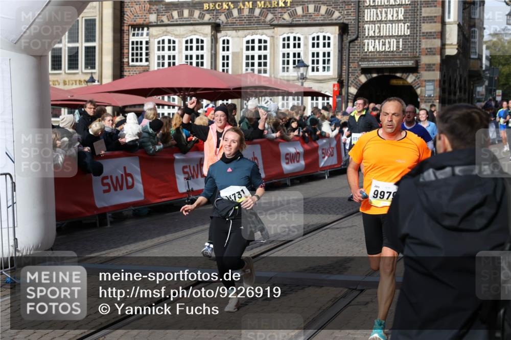 05.10.2025 - 20. swb-Marathon Bremen Yannick Fuchs http://msf.ph/oto/9226919 05.10.2025 10:57:53 Ziel 9372, 9585, 9943, 9979, 10225, 10250, 10329, 10341, 10555, 10890, 11457, 11520, 11521, 11575, 11731, 11744 meine-sportfotos.de
