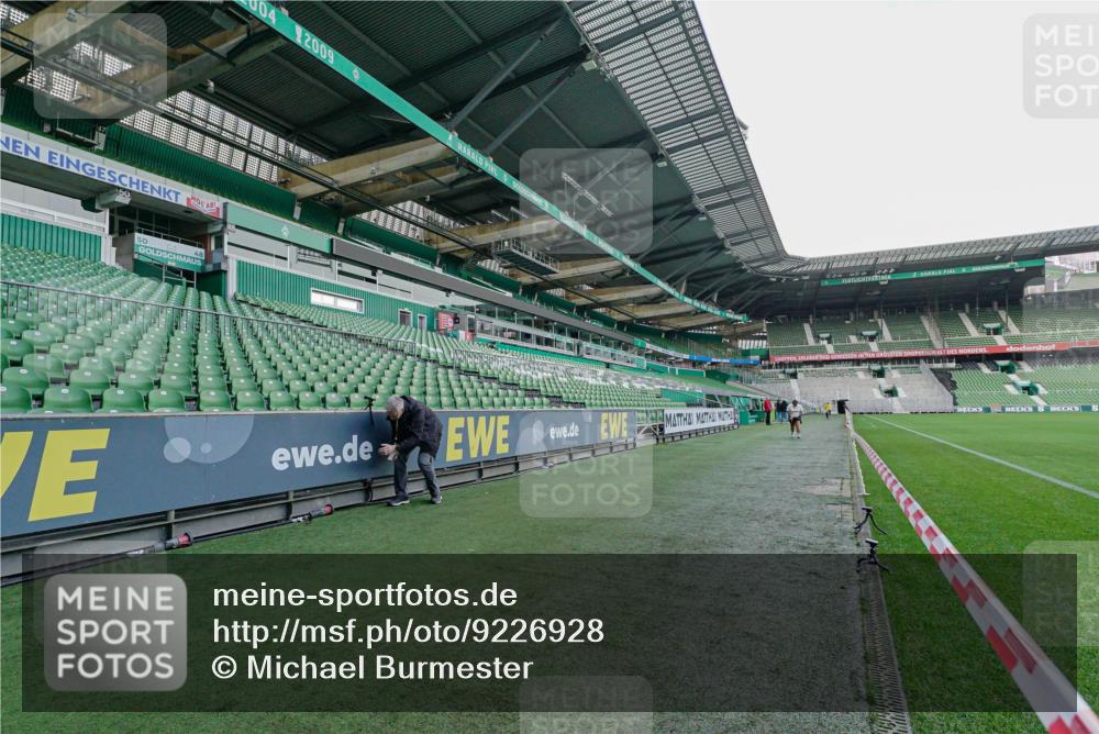 05.10.2025 - 20. swb-Marathon Bremen Michael Burmester http://msf.ph/oto/9226928 05.10.2025 10:59:57 Laufen im Stadion 9376, 10528, 11302 meine-sportfotos.de