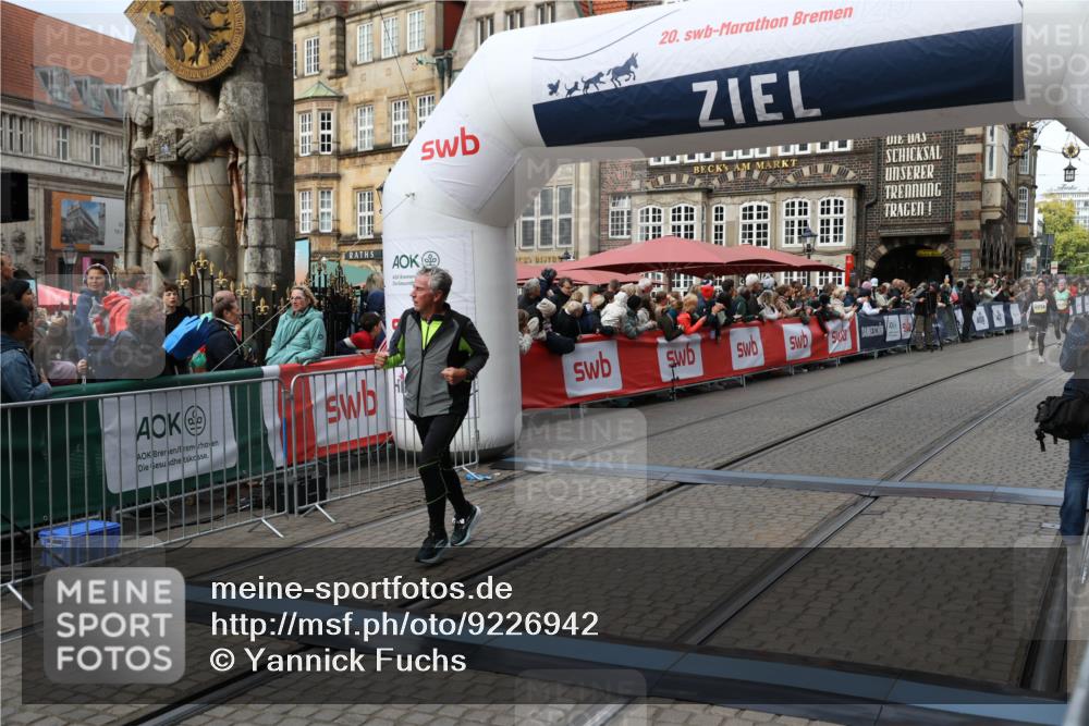 05.10.2025 - 20. swb-Marathon Bremen Yannick Fuchs http://msf.ph/oto/9226942 05.10.2025 11:00:59 Ziel 9327, 9389, 9827, 10182, 10571, 10690, 11155 meine-sportfotos.de