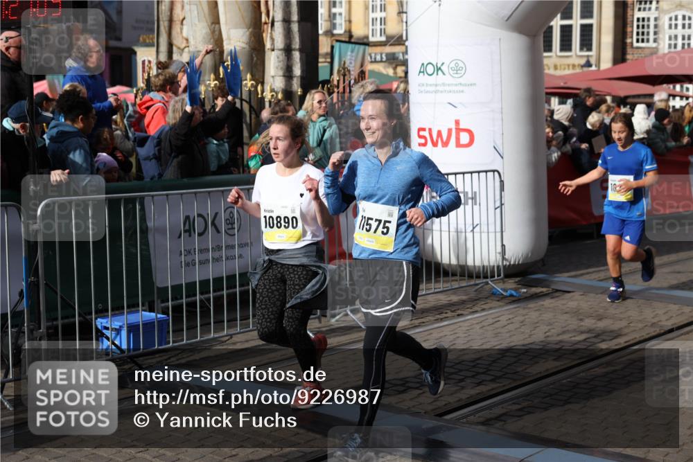 05.10.2025 - 20. swb-Marathon Bremen Yannick Fuchs http://msf.ph/oto/9226987 05.10.2025 10:57:58 Ziel 9221, 9979, 10219, 10341, 10651, 10834, 10890, 10975, 11023, 11457, 11469, 11564, 11575, 11731, 11744 meine-sportfotos.de
