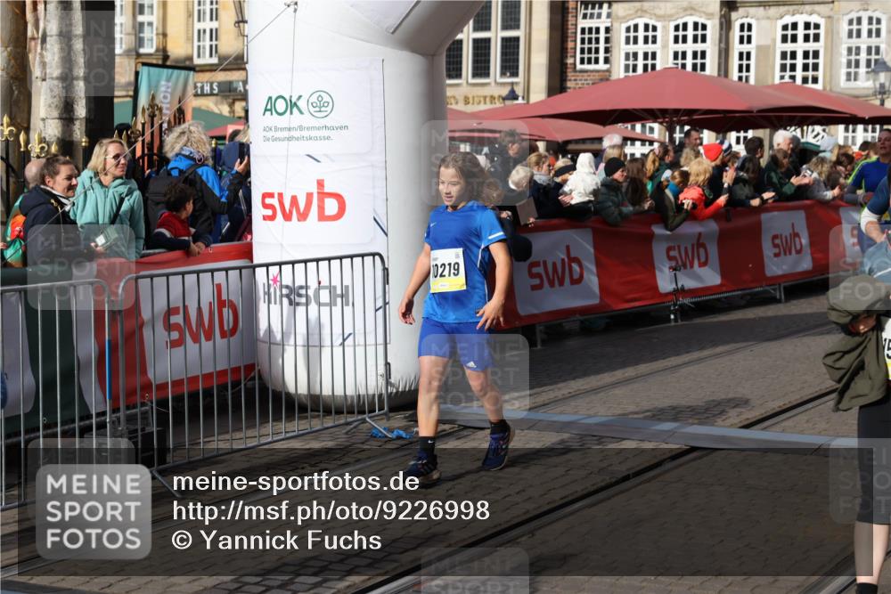 05.10.2025 - 20. swb-Marathon Bremen Yannick Fuchs http://msf.ph/oto/9226998 05.10.2025 10:57:58 Ziel 9221, 9979, 10219, 10341, 10651, 10834, 10890, 10975, 11023, 11457, 11469, 11564, 11575, 11731, 11744 meine-sportfotos.de