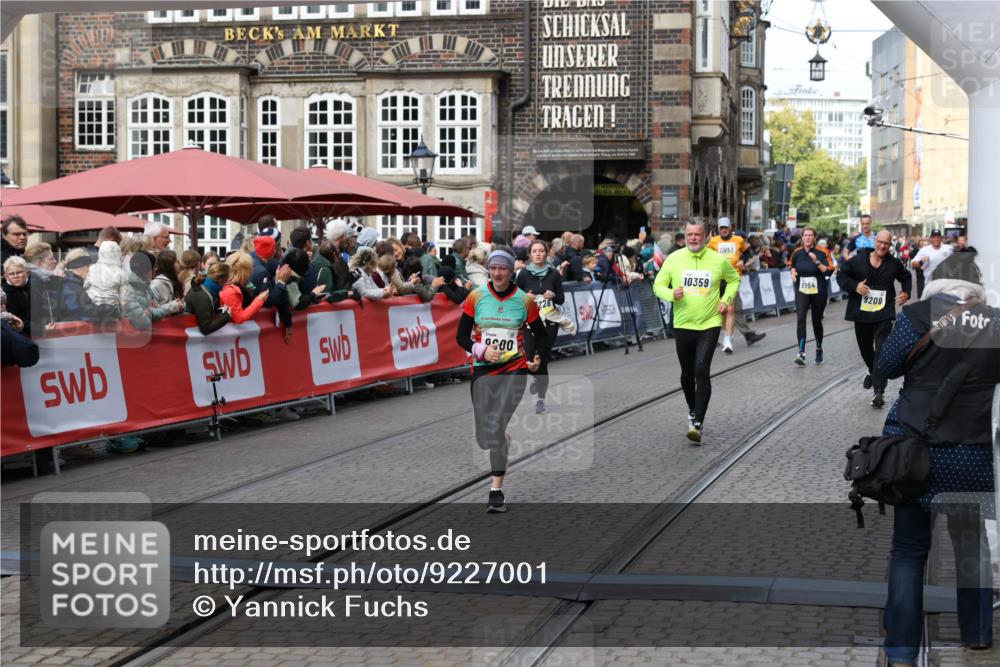 05.10.2025 - 20. swb-Marathon Bremen Yannick Fuchs http://msf.ph/oto/9227001 05.10.2025 11:01:05 Ziel 9208, 9600, 10228, 10258, 10359, 11155 meine-sportfotos.de