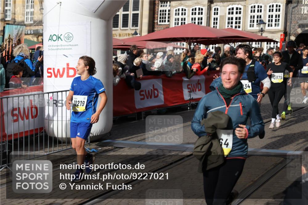 05.10.2025 - 20. swb-Marathon Bremen Yannick Fuchs http://msf.ph/oto/9227021 05.10.2025 10:57:59 Ziel 9221, 9719, 9979, 10219, 10341, 10651, 10834, 10890, 10975, 11023, 11116, 11301, 11457, 11469, 11564, 11575, 11731, 11744 meine-sportfotos.de