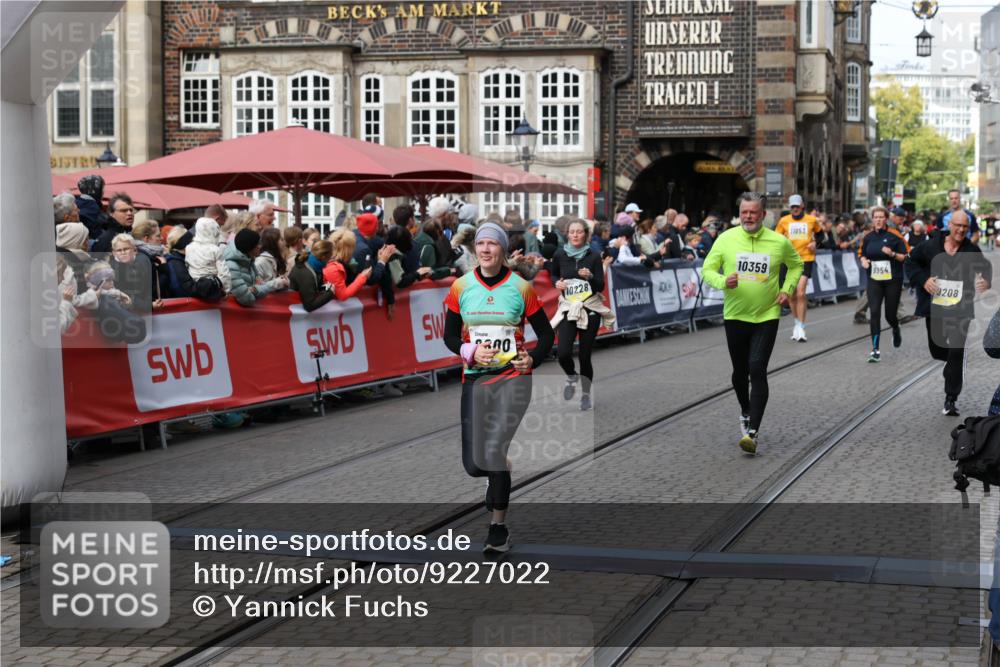 05.10.2025 - 20. swb-Marathon Bremen Yannick Fuchs http://msf.ph/oto/9227022 05.10.2025 11:01:05 Ziel 9208, 9600, 10228, 10258, 10359, 11155 meine-sportfotos.de