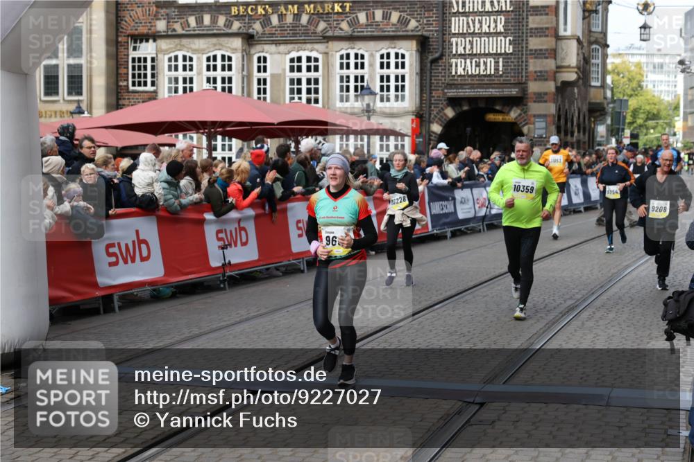05.10.2025 - 20. swb-Marathon Bremen Yannick Fuchs http://msf.ph/oto/9227027 05.10.2025 11:01:05 Ziel 9208, 9600, 10228, 10258, 10359, 11155 meine-sportfotos.de